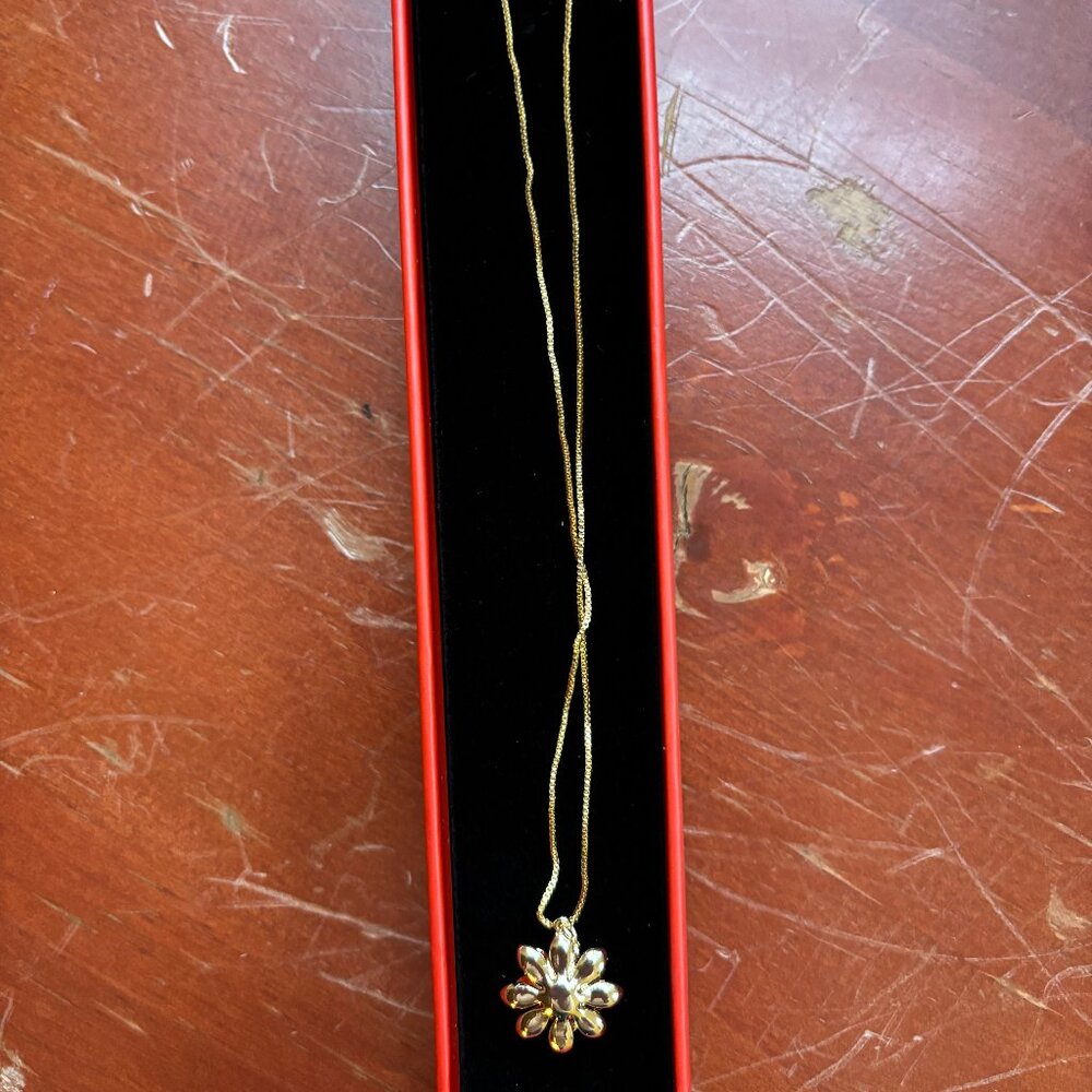 New in box: Gold Flower Necklace
